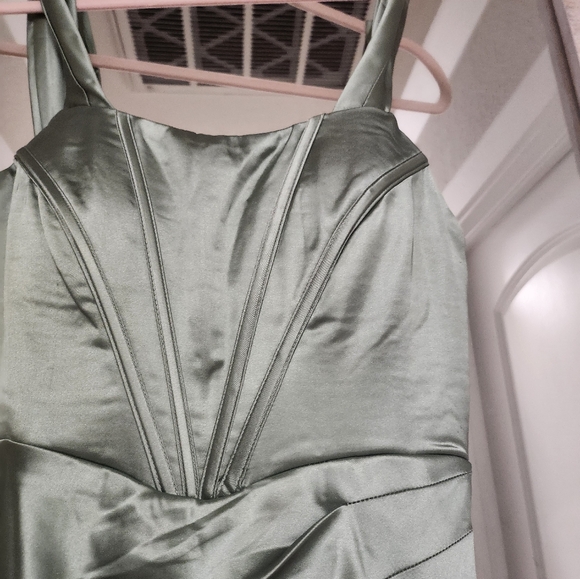 SELFIE LESLIE NOVARA CORSET BUST SATIN DRESS OLIVE - Picture 4 of 10